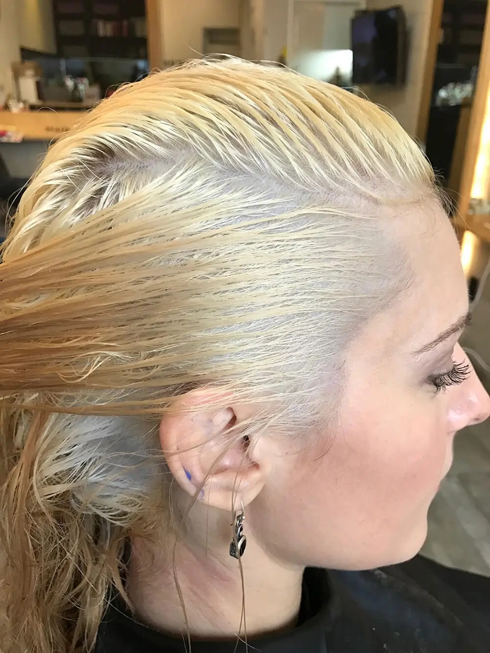 How long to leave bleach in hair