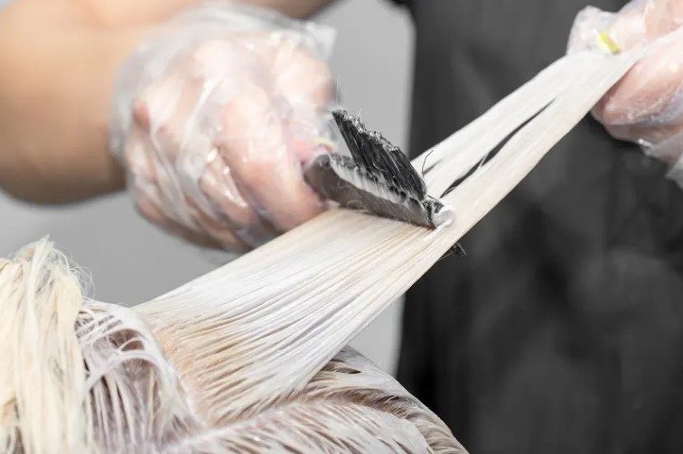 How long to leave bleach in hair