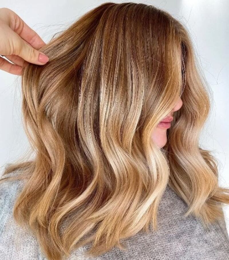 Blonde hair, especially if it has been lightened or bleached, provides a suitable canvas for semi-permanent dye. (Source: Hair Adviser)