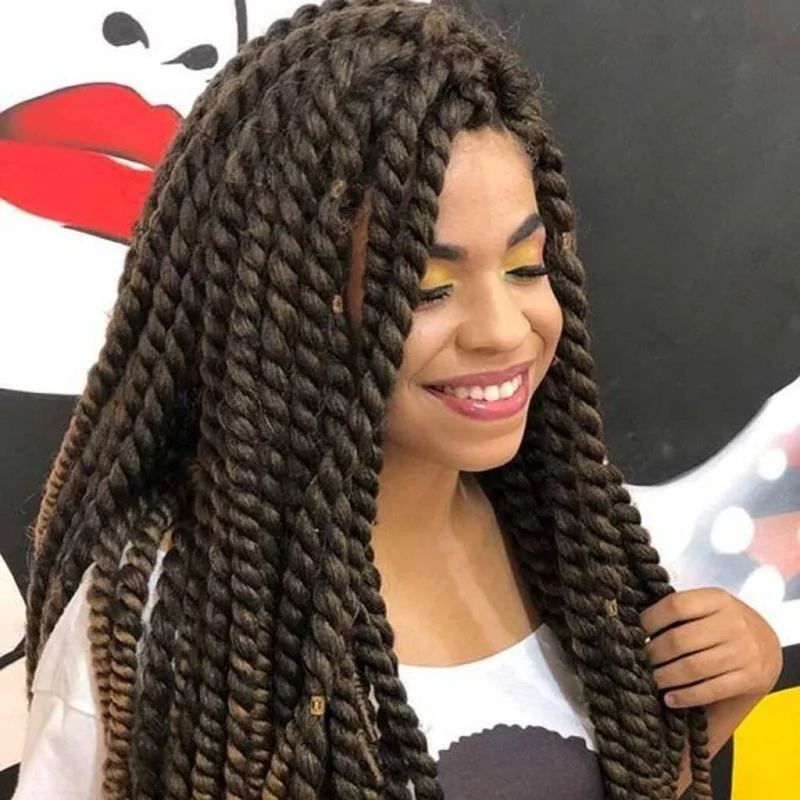 Big two strand twist with weave (Source: Naturalsalon)