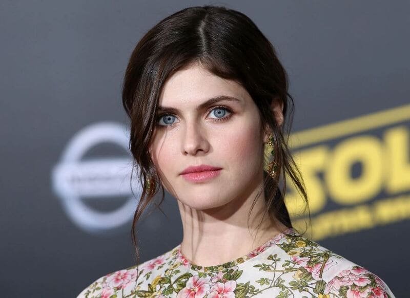 Alexandra's side-parted hair is a wonderful testament to her renowned simple elegance. (Source: Deadline)