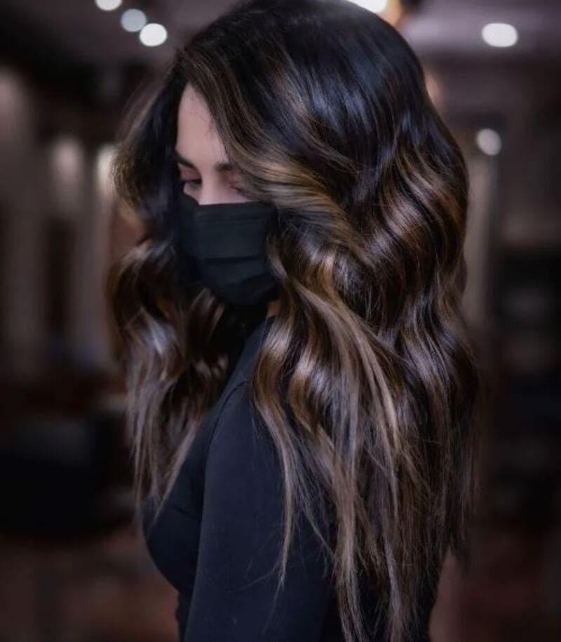 The challenge lies in avoiding excessive darkness while still achieving the dimension. (Source: Hair Adviser)