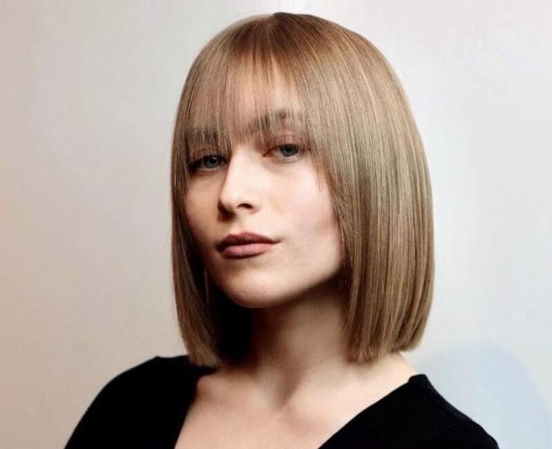 This asymmetric Trendsetting blunt cut bob takes the classic look to a bold new level. (Source: Latest-Hairstyles)