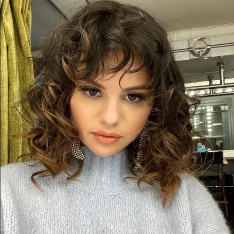 The face-framing lob will be embraced for a stylish twist with a curly curtain fringe. (Source: POPSUGAR UK)