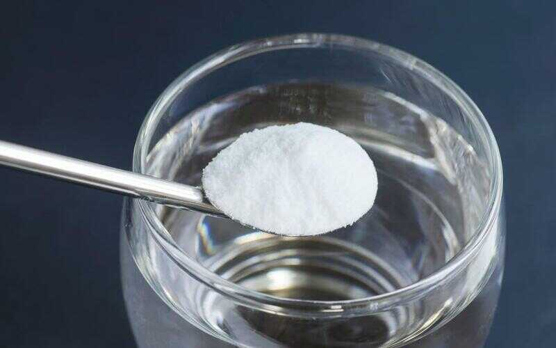 Baking soda and water create a natural blend for gentle hair lightening (Source: Medical News Today)