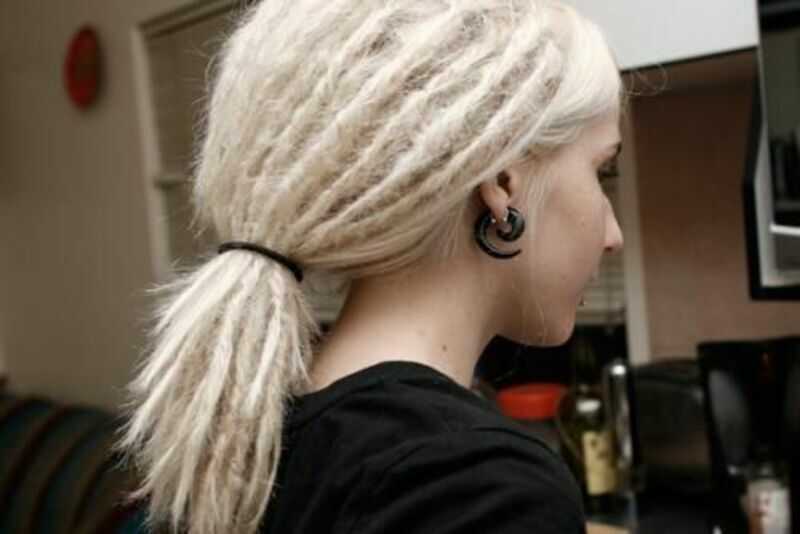 Rock the icy look with platinum dreadlocks (Source: Tumblr @lovelydyedlocks)