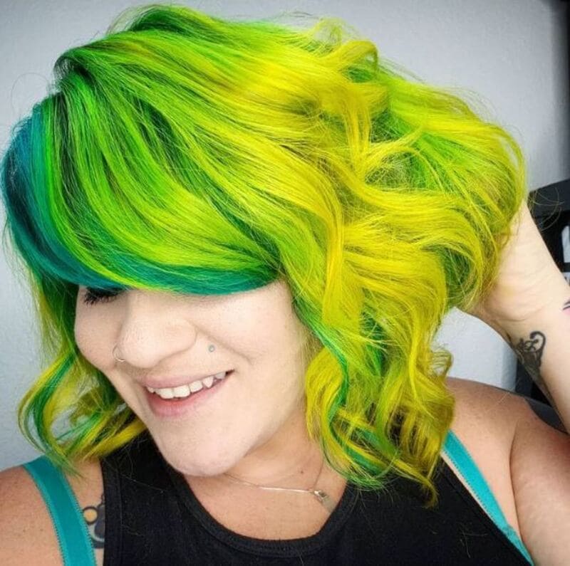 An electric green hue brings a unique and eye-catching element to a quick weave bob. (Source: Pinterest)