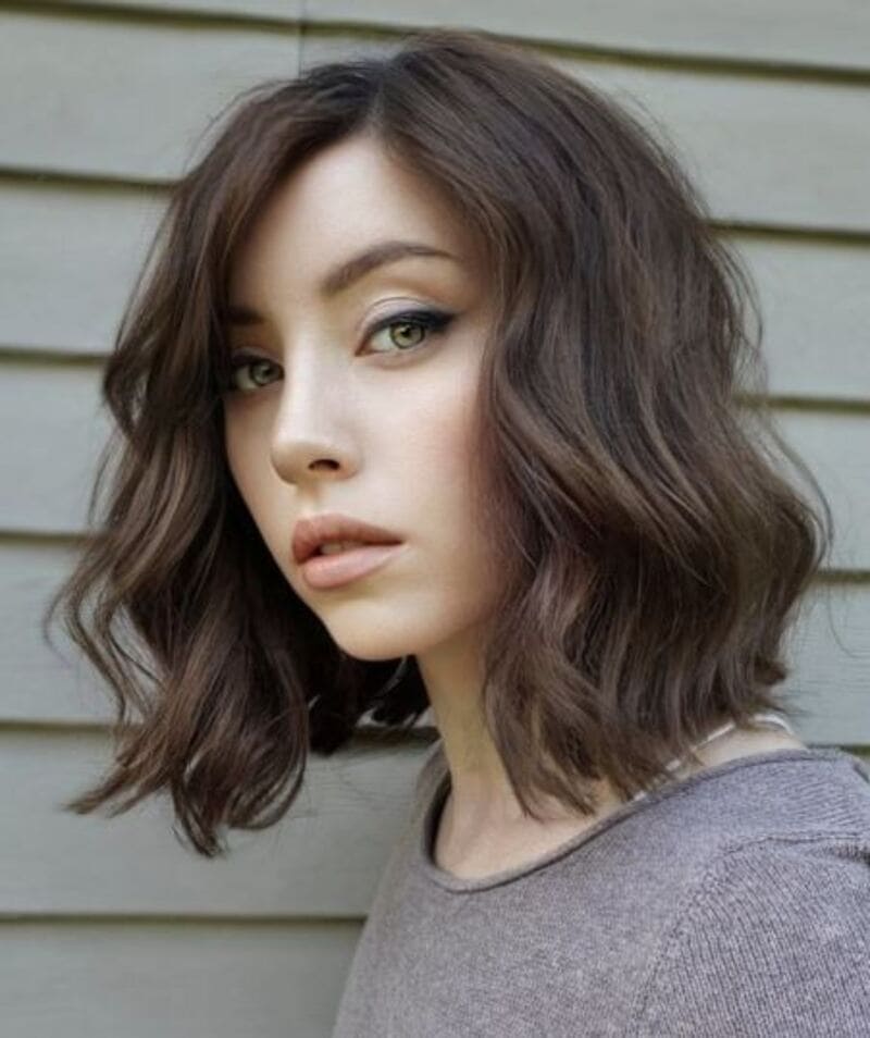 This side part quick weave bob adds dimension to the face with an off-center part. (Source: Pinterest)