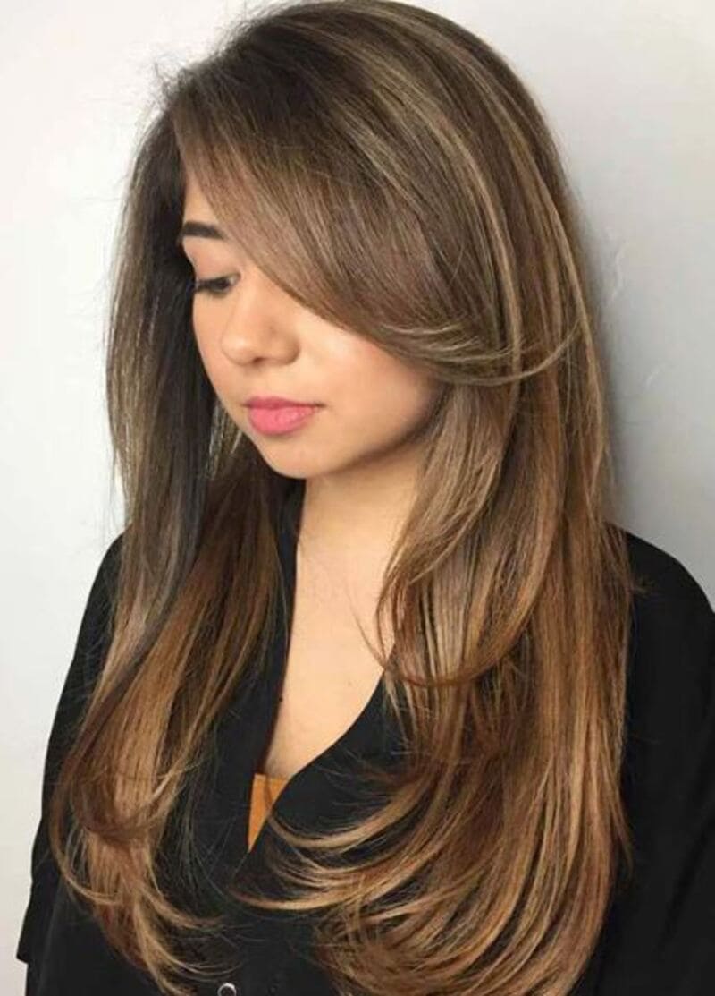 A side-parted long layered cut allows your locks to shine. (Source: The Hairstyle Review)