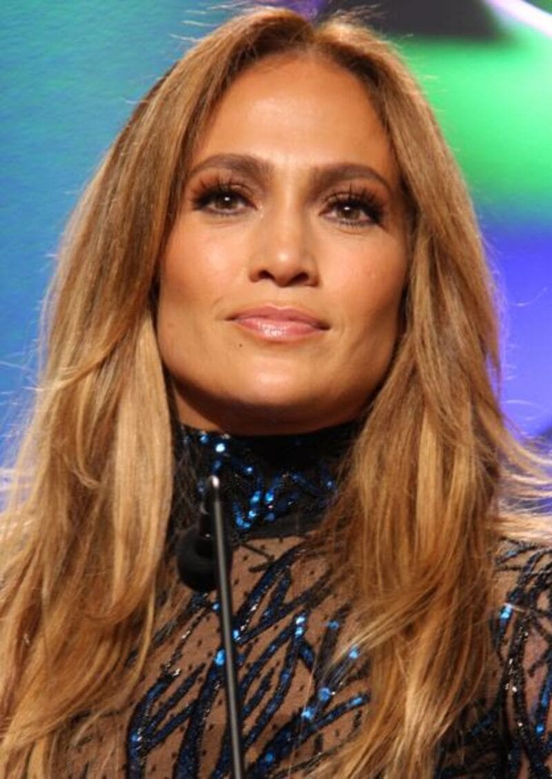 Jennifer Lopez always appears with elegance and grace. (Source: Wikipedia)