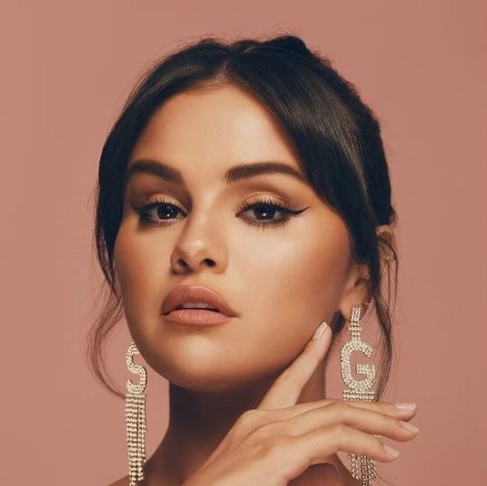 Selena Gomez own the captivating allure of the diamond face shape. (Source: Billboard)