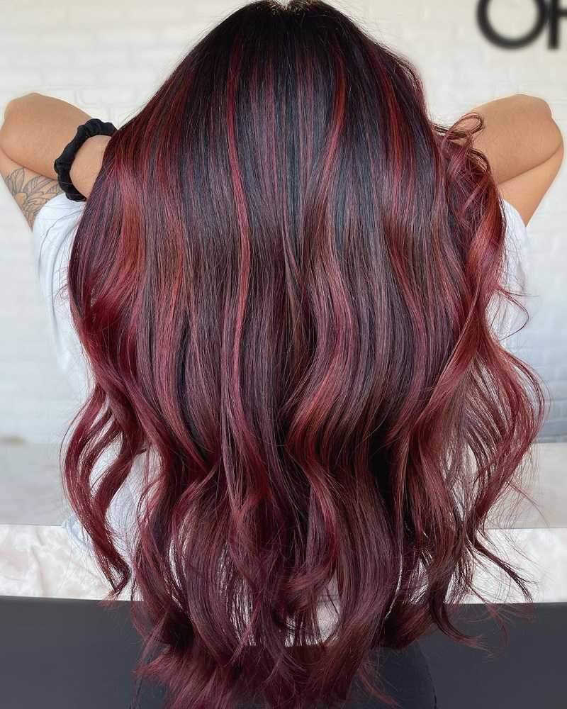 Reddish highlights on brunette dark hair (Source: Hairstyle)