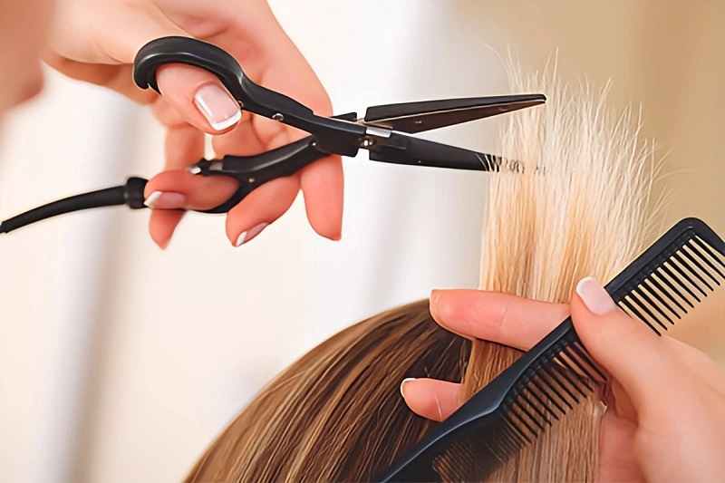 How can you get rid of split ends with hot scissors haircut (Source: YOSO Salon)