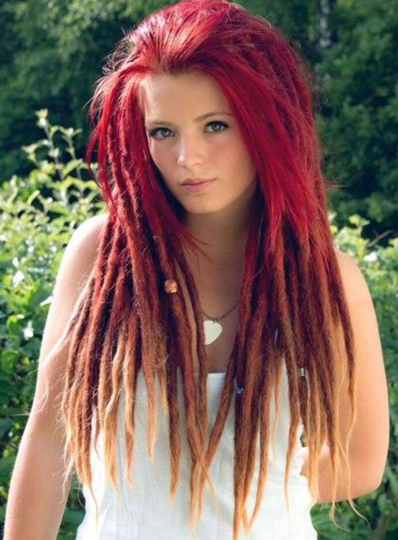 The red hue chosen for the dreads allows you to stand out without being overly flashy. (Source: Pinterest)