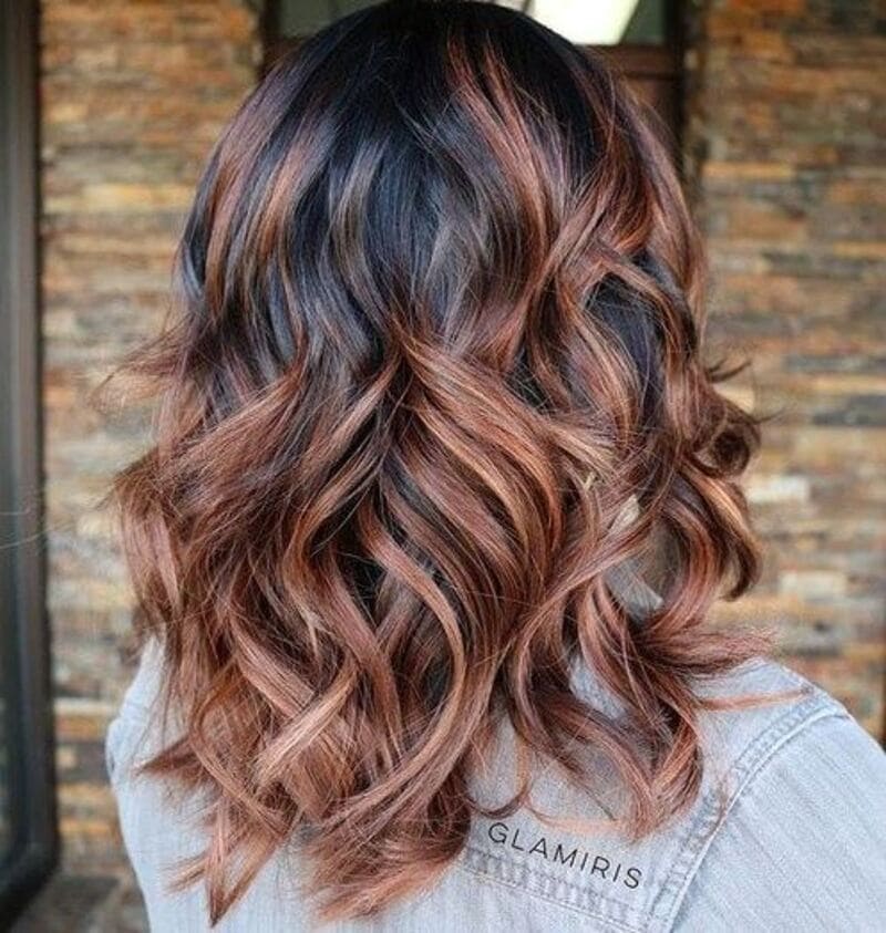 Brunettes have a wide range of options for two-tone hair color. (Source: Pinterest)