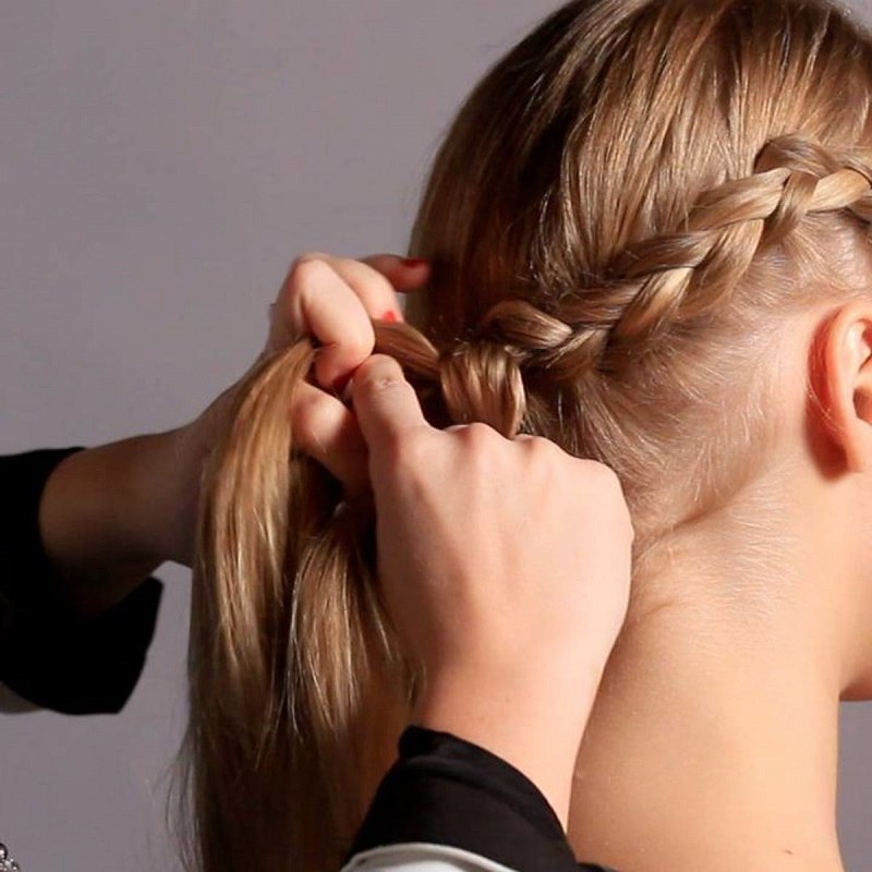 How to do a French braid headband? (Source: Howcast)