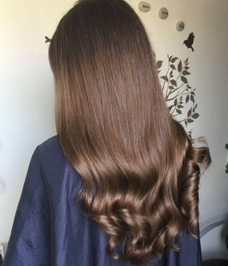 To achieve the perfect chocolate brown shade, you can combine dark brown and light brown hair colors. (Source: Pinterest)