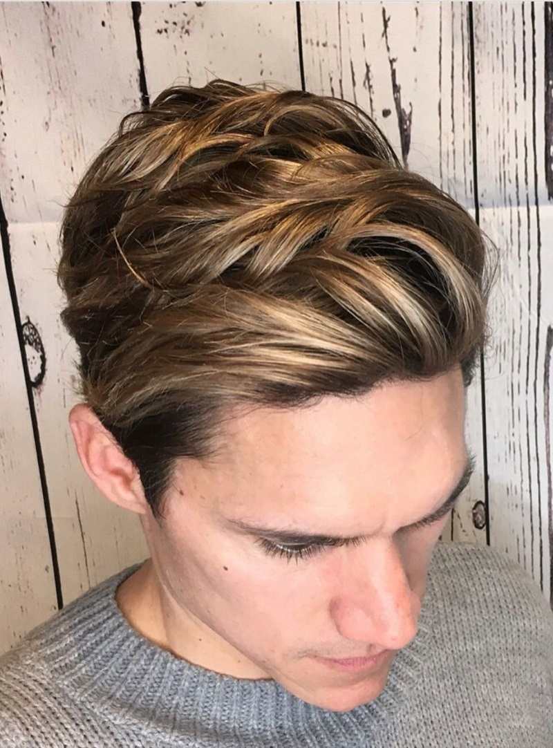 Light brown male hair with Highlights (Source: Pinterest)