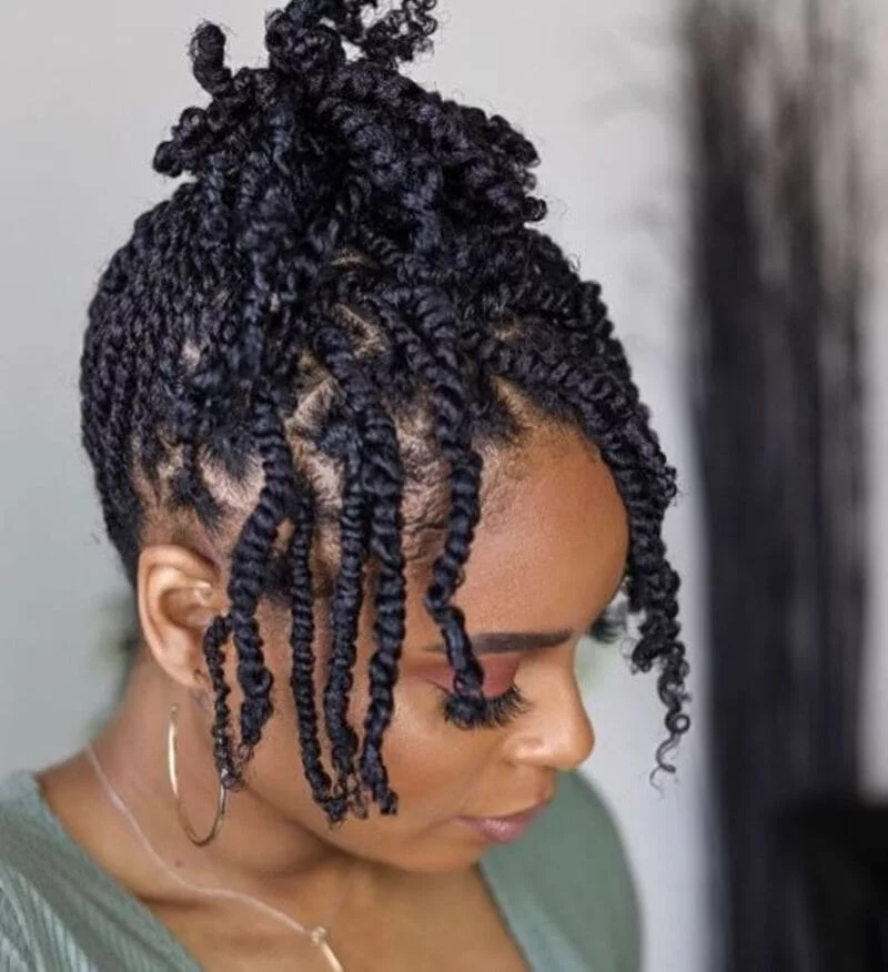 Top 12 low maintenance short hair kinky twist hairstyles 12 low maintenance short hair kinky twist hairstyles The cropped fringe frames the face beautifully, giving a trendy and chic edge. (Source: Pinterest)