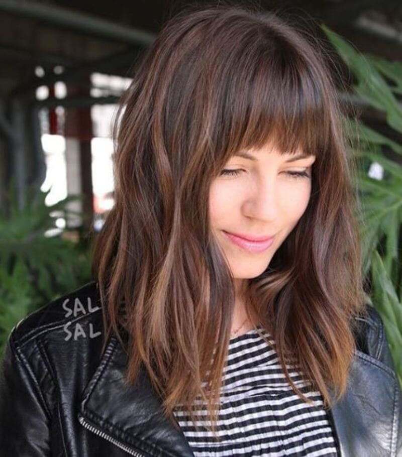 Textured layers create a chic and edgy look with a shoulder-length choppy hairstyle. (Source: Pinterest)