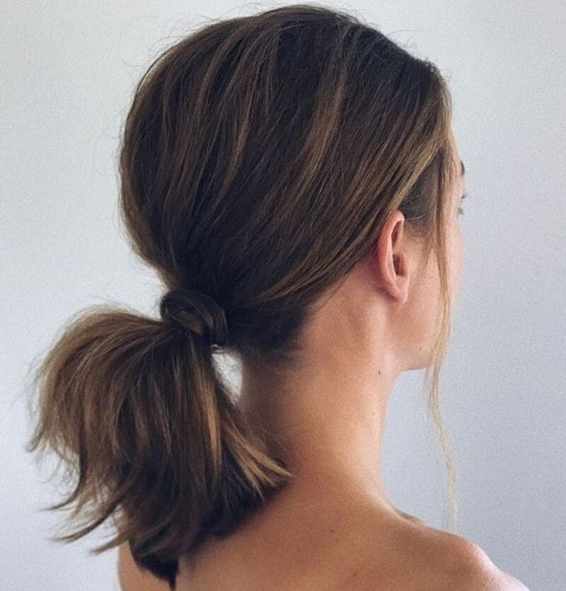 The low ponytail is a classic and timeless hairstyle that is easy to achieve. (Source: Pinterest)