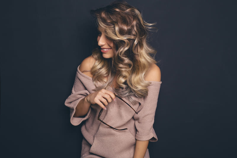 Balayage hair extensions are here to be your hair game changer (Source: Freepik)