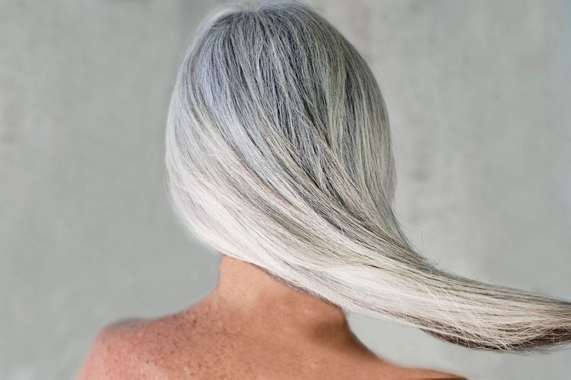 Developer choice for grey hair coverage - Should i use 20 or 30 developer with bleach (Source: LiveAbout)