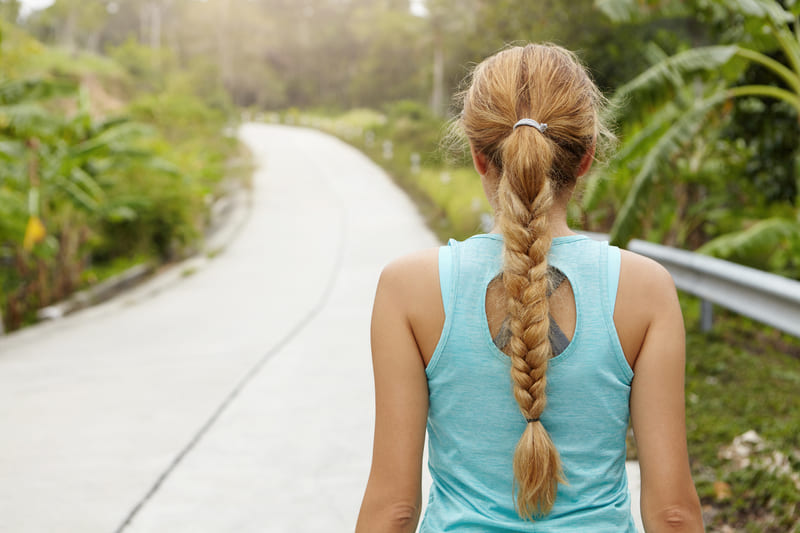 When simplicity meets style, you get the ponytail braid (Source: Freepik)