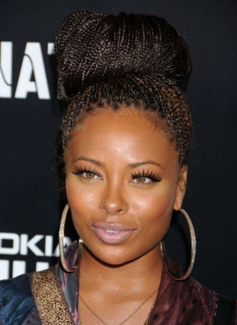 If your braids are thick, you should opt for a shoelace instead of an elastic. (Source: All Things Hair)