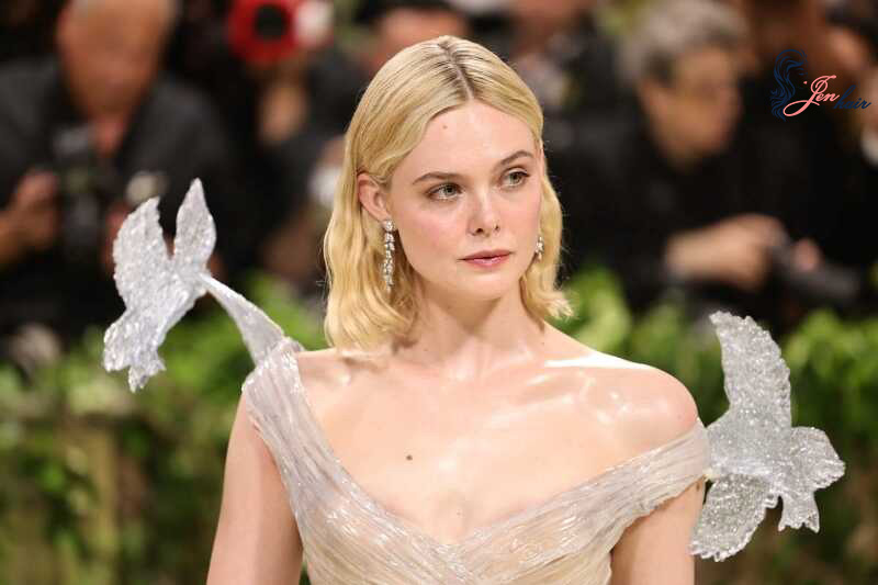 Angel beauty of Elle Fanning in lifelong blonde