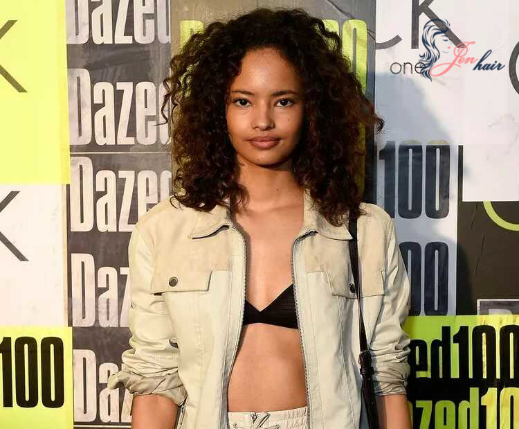 Malaika Firth show up carefreely but still alluring in almost natural hair look (Source: David M. Benett)