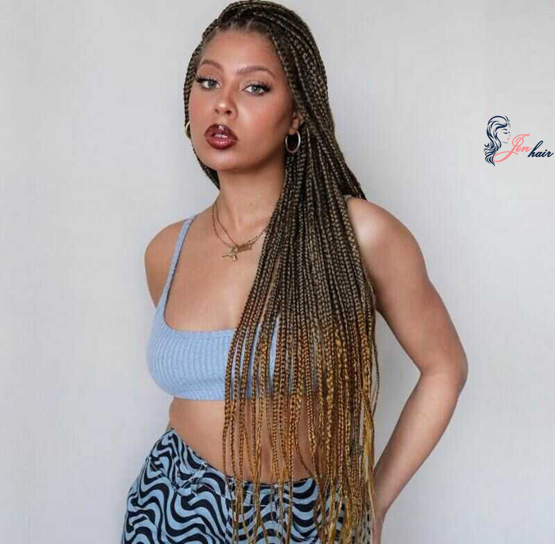 This knotless medium box braids hairstyle is particularly suitable for college-going girls.