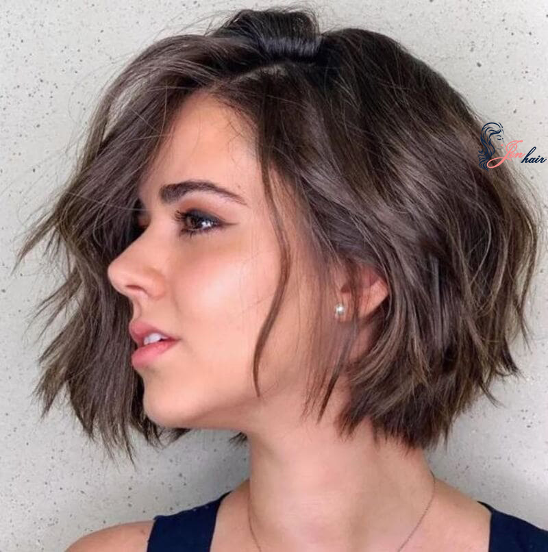 This chic cut does not just provide a touch of elegance 