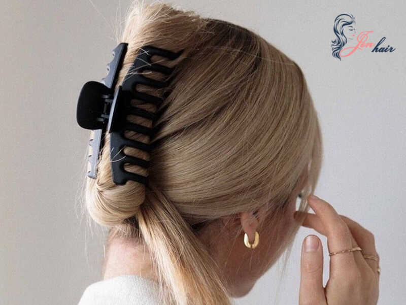 Simple style with claw clip 