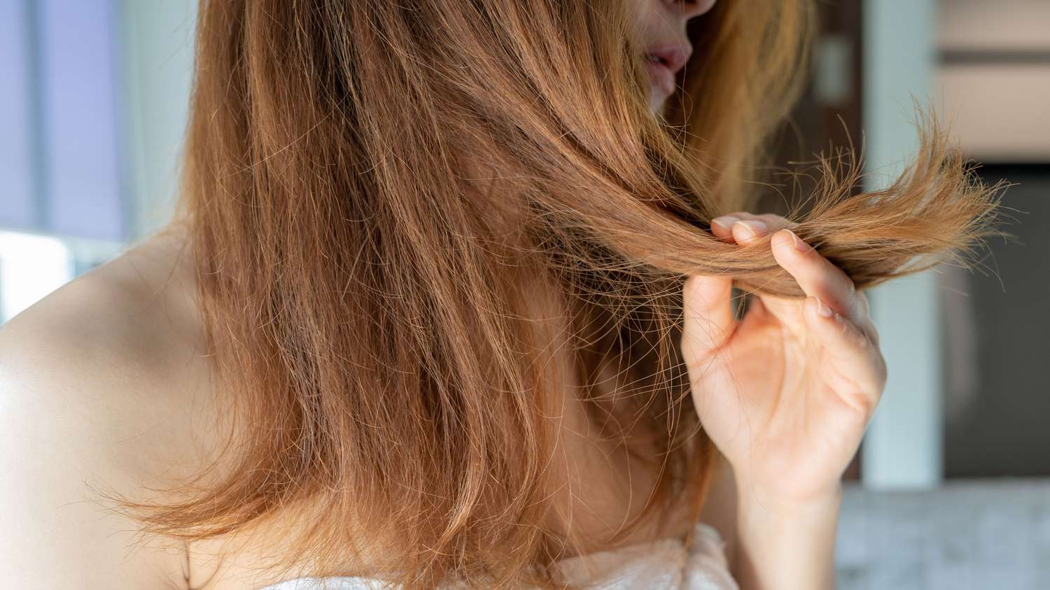 Use a proper hairbrush to retain Dry Hair