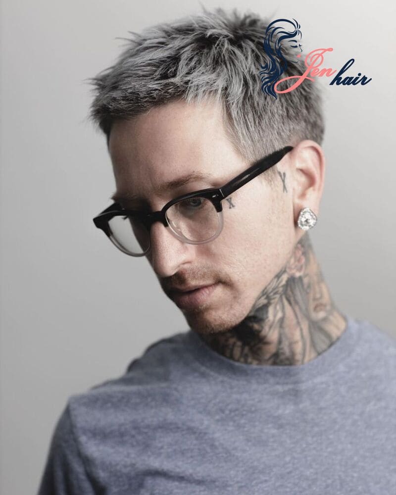 The Short Quiff has unique charm to make you stand out from the crown 