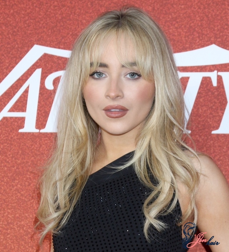 Sabrina Carpenter’s hairstyle match her sweet vibe layered hair styles medium