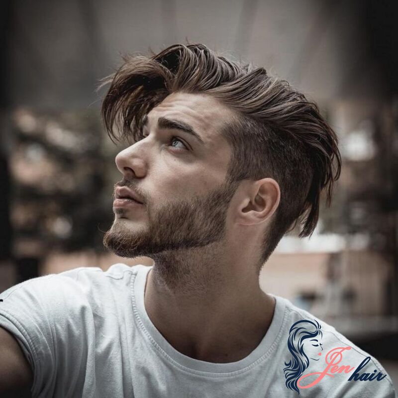 Wavy Messy Undercut is popular in Western and Asian street-style fashion 