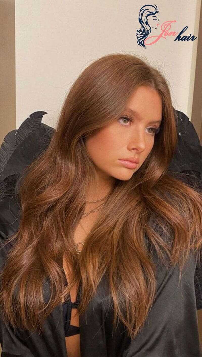 The warm undertone make her amber brown waves unforgetable