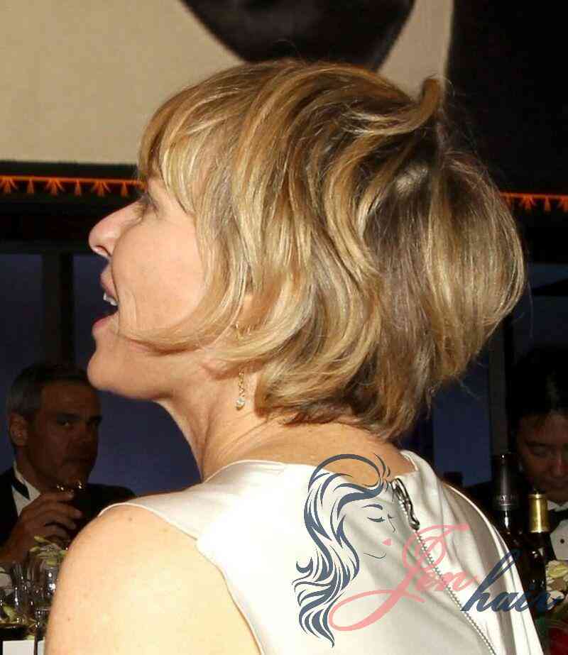 Those elements ensure that the hair style for mature ladies you opt for is both trendy and simple to meet your needs.