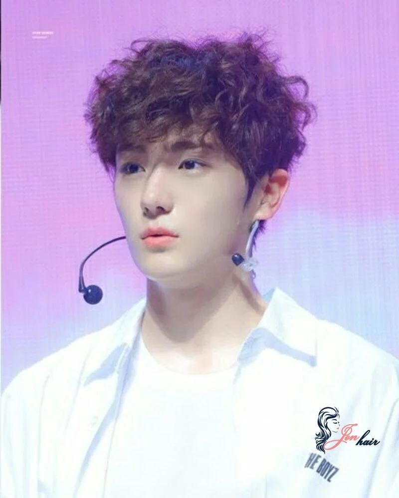 Soft-boy aesthetic match this hairstyle so much