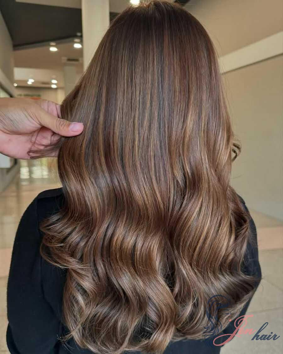 Chic vibe from Mocha Mousse Brunette