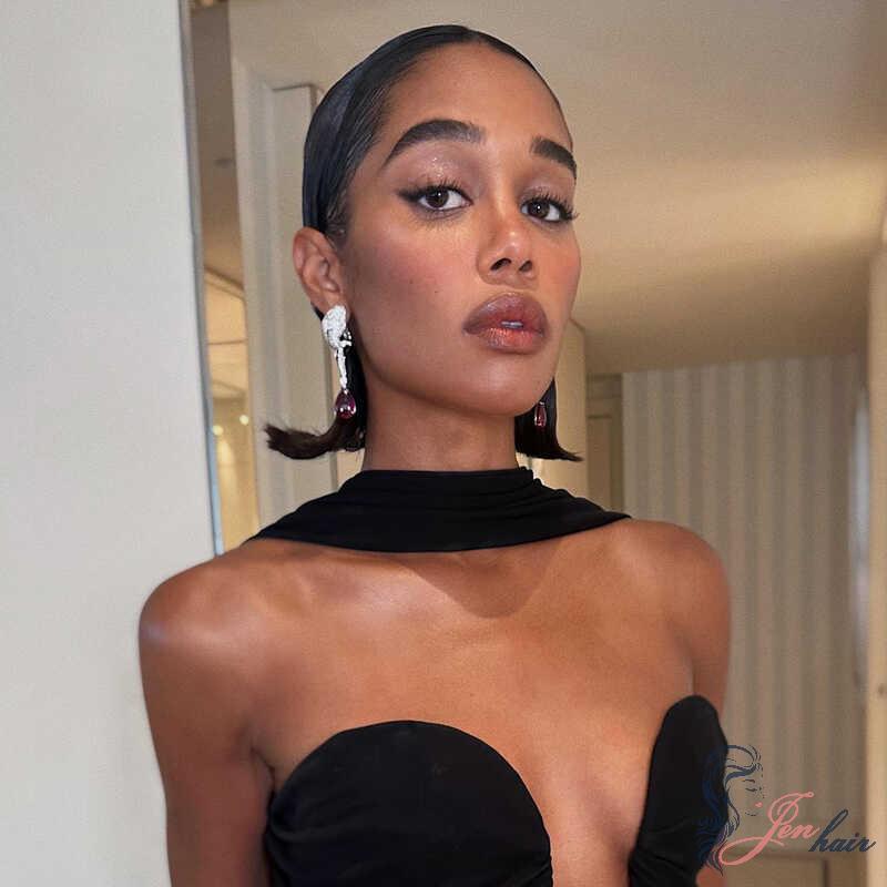10+ Sleek Hair Ideas for a Polished And Chic Look 6 Sleek Hair Especially suitable for formal occasions