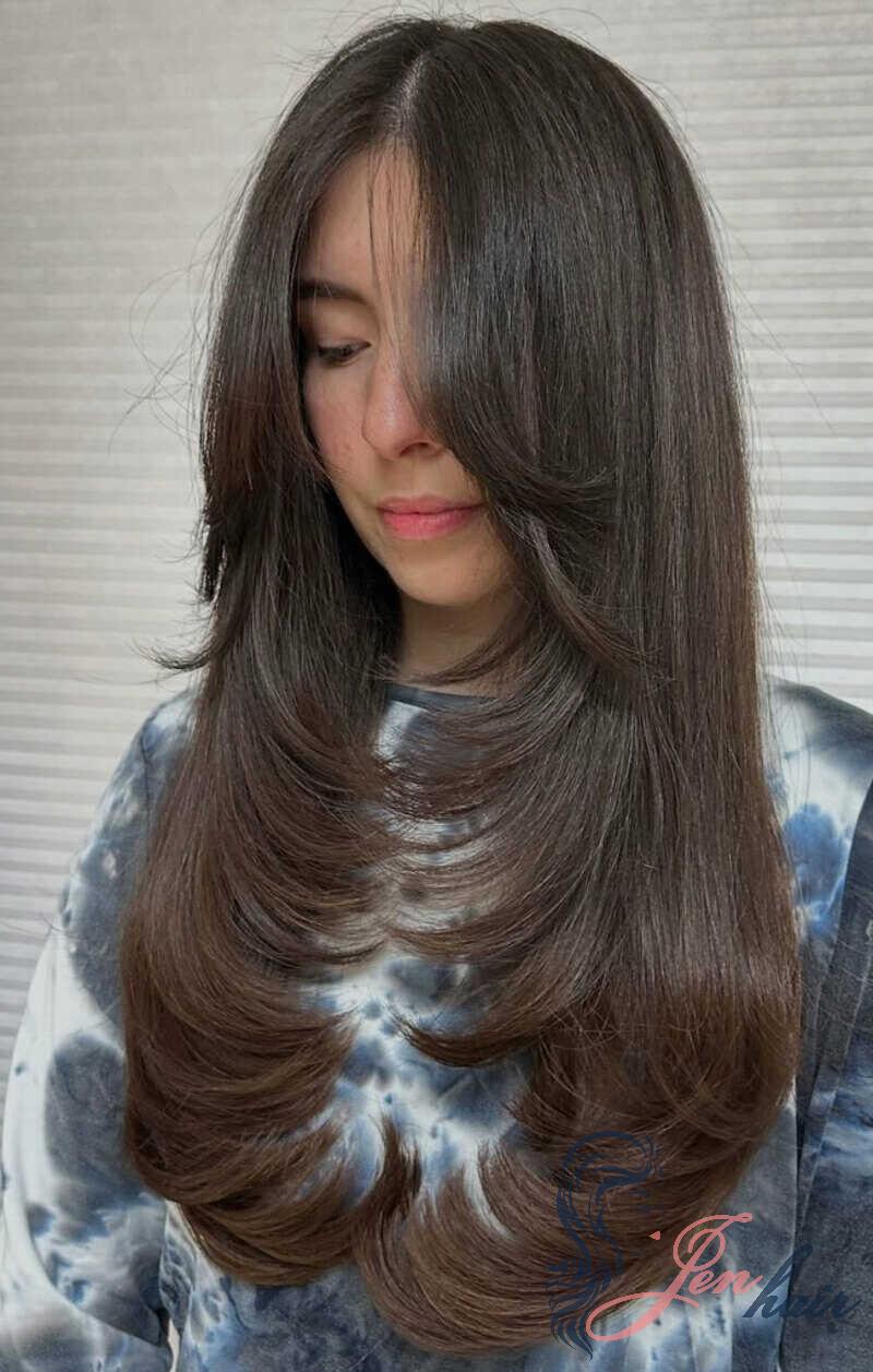 Elegant Dark Hair Ideas For Women With All Styles 10 dark hair Look like U-letter in the ends